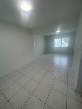 553 SW 7th St in Miami, FL - Foto de edificio - Building Photo