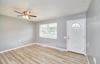 2325 Golfway St in St. Charles, MO - Building Photo - Building Photo