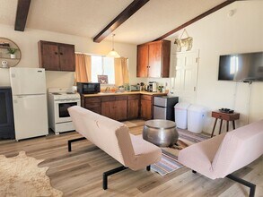 410 Helena St in Los Alamos, CA - Building Photo - Building Photo