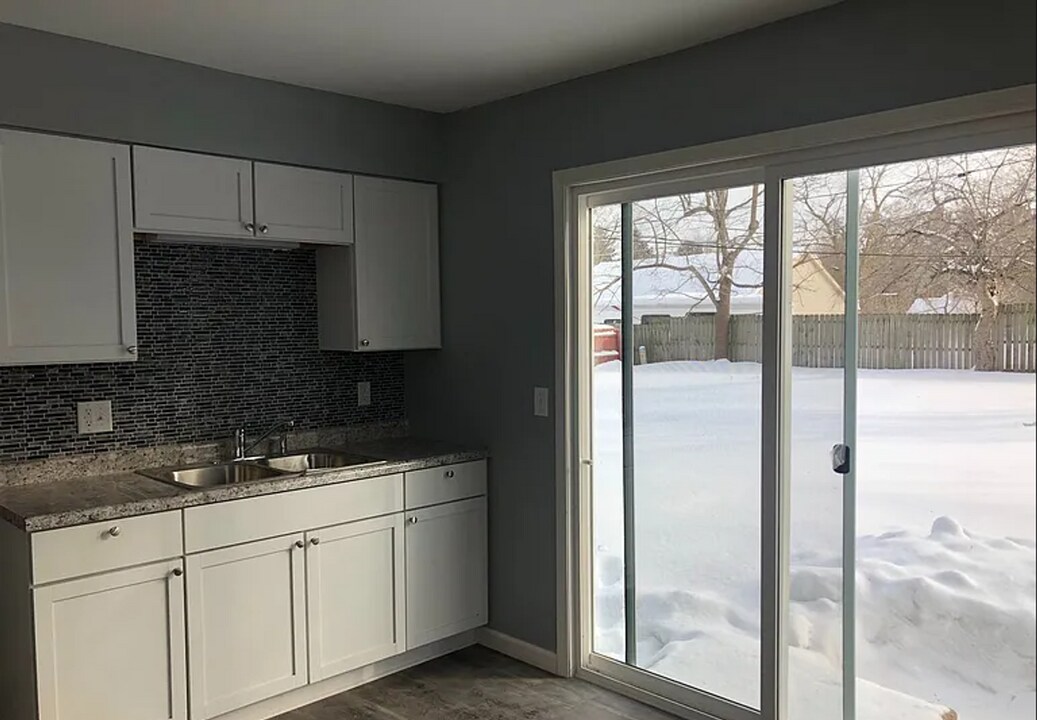 9017-9019 Florence Dr in Sturtevant, WI - Building Photo