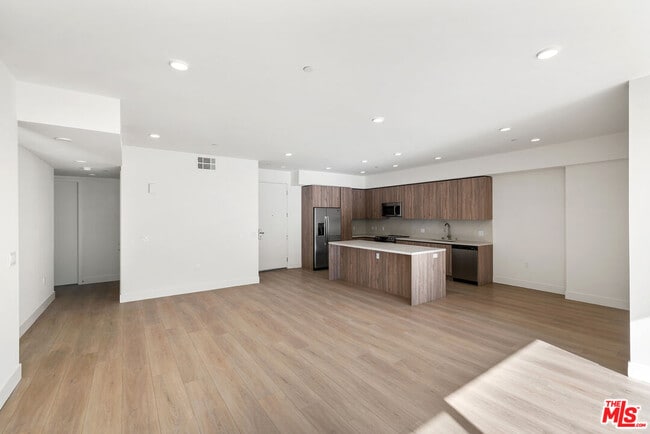 3651 Regal Pl in Los Angeles, CA - Building Photo - Building Photo