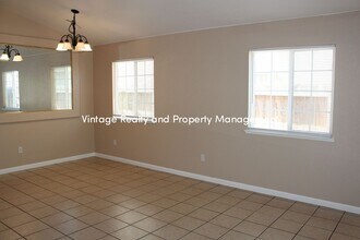 2730 Tecumseh Ln in Stockton, CA - Building Photo - Building Photo