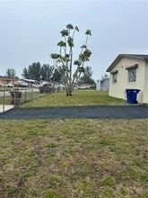 3270 NW 196th Ln in Miami Gardens, FL - Building Photo - Building Photo