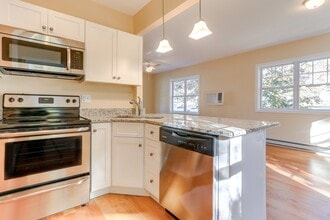 51 Warner St in Groton, CT - Building Photo - Building Photo