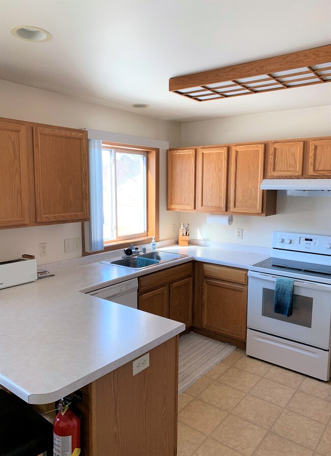 812 Van Es Pkwy, Unit 4 in Eau Claire, WI - Foto de edificio - Building Photo