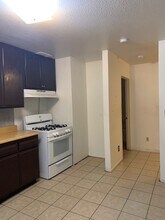 220 N Hagar St, Unit D in San Fernando, CA - Building Photo - Building Photo