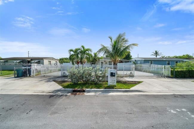 845 NW 2nd St in Florida City, FL - Building Photo - Building Photo