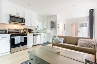 1136 E Lomita Ave in Glendale, CA - Building Photo