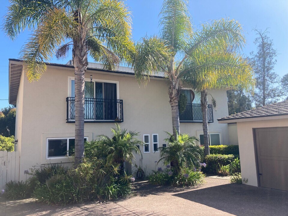 3745 Portofino Way in Santa Barbara, CA - Building Photo
