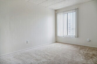 Lincoln Towers Apartments in Oak Park, MI - Foto de edificio - Building Photo