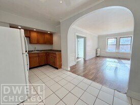 2341 N Commonwealth Ave, Unit #412 Studio in Chicago, IL - Building Photo