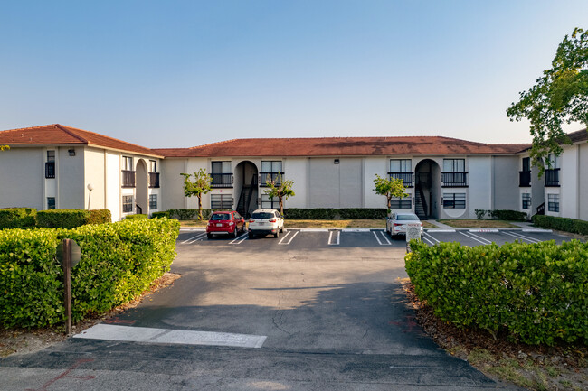 Cypress Trace Condo in Coral Springs, FL - Foto de edificio - Building Photo