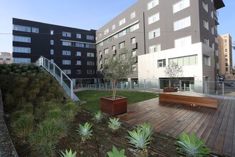 4th & Main in Los Angeles, CA - Building Photo - Building Photo