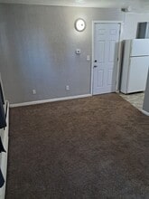 1931 Clinton St in Aurora, CO - Foto de edificio - Building Photo