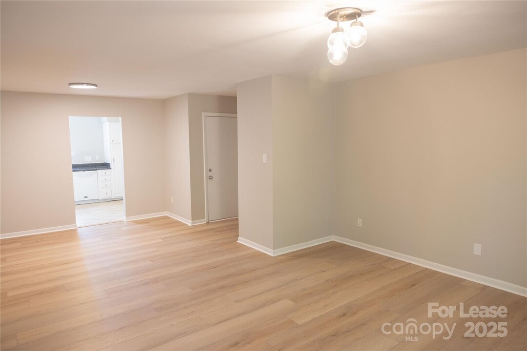 6100 Heathstone Ln in Charlotte, NC - Building Photo