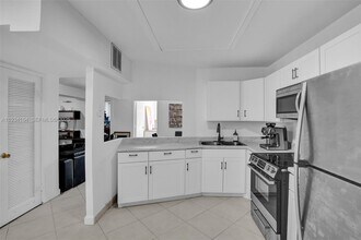 1780 NE 191st St in North Miami Beach, FL - Building Photo - Building Photo