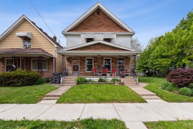 property at 223 E Weber St