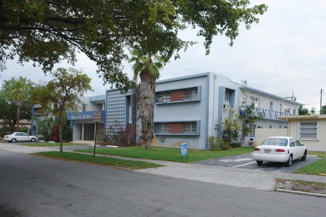 Hilton House Apartments in Hollywood, FL - Foto de edificio