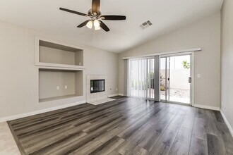 972 Trackers Glen Ave in Henderson, NV - Building Photo - Building Photo