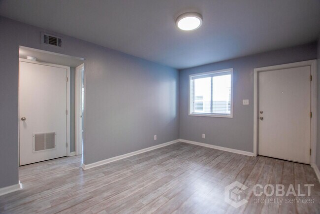 271 Glen Iris Dr NE in Atlanta, GA - Foto de edificio - Building Photo