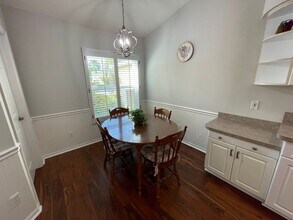 5708 Greenwood Cir in Naples, FL - Building Photo - Building Photo