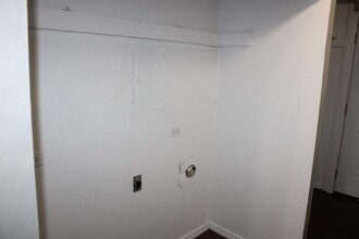 305 W Lilac Ln in Midwest City, OK - Building Photo - Building Photo