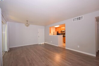 235 Reflections Dr in San Ramon, CA - Building Photo - Building Photo