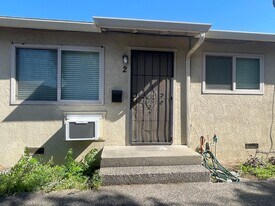 540 Gilbert Ave in Oakdale, CA - Building Photo