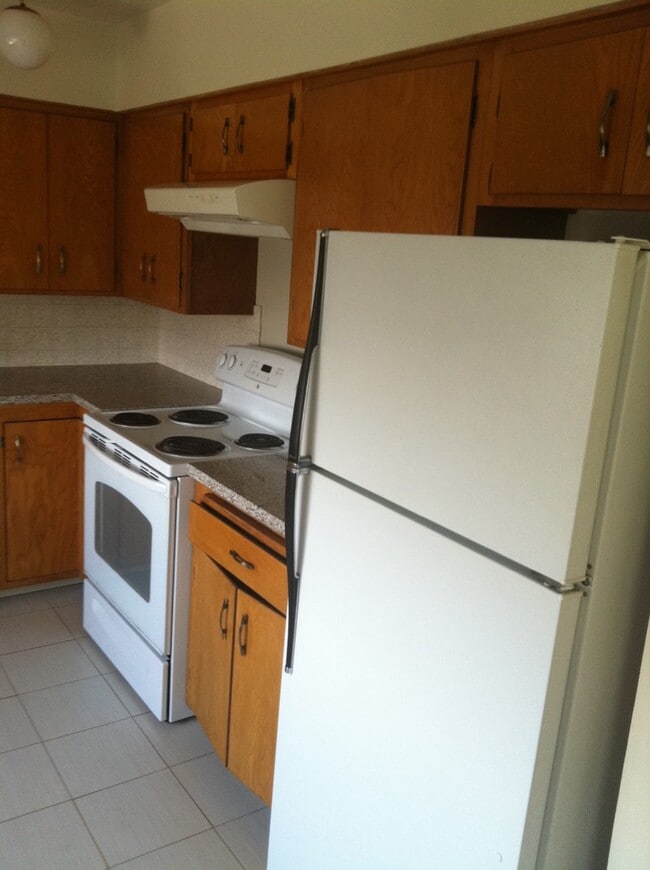 20 Niagara Ave, Unit 2