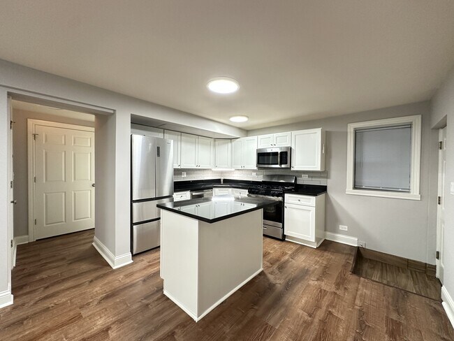 5748 N Winthrop Ave in Chicago, IL - Building Photo - Building Photo