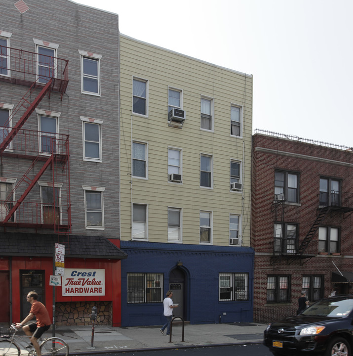 552 Metropolitan Ave in Brooklyn, NY - Building Photo