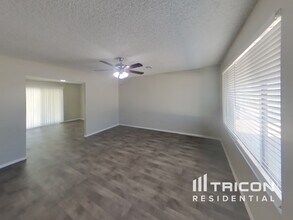 7475 W Beryl Ave in Peoria, AZ - Building Photo - Building Photo