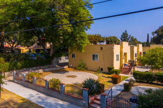 1070 N Raymond Ave in Pasadena, CA - Building Photo - Building Photo