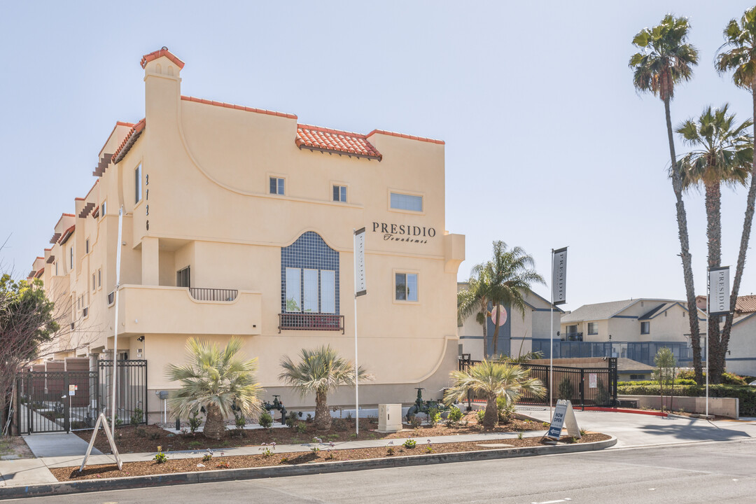 Presidio Townhomes in Anaheim, CA - Foto de edificio