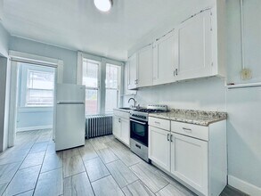 19-21 Lynwood Place in New Haven, CT - Building Photo - Interior Photo