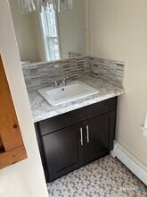 916 Windsor Ave in Windsor, CT - Building Photo - Building Photo