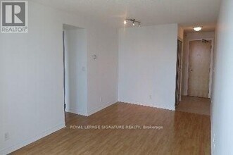 212 Eglinton Ave E in Toronto, ON - Building Photo - Building Photo