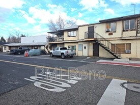 140 E Victorian Ave in Sparks, NV - Building Photo