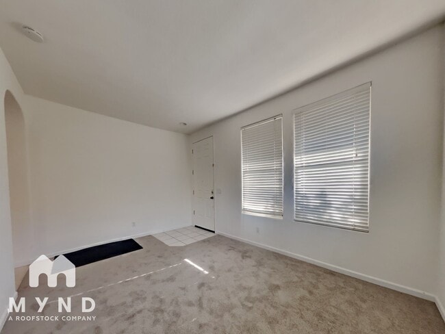 5945 Caddington Way in Sacramento, CA - Building Photo - Building Photo