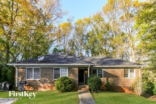 114 Strickland Dr SW