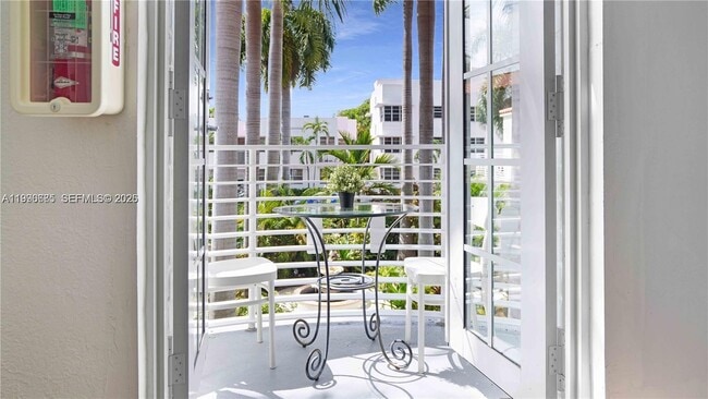 439 15th St, Unit 14 in Miami Beach, FL - Building Photo - Building Photo