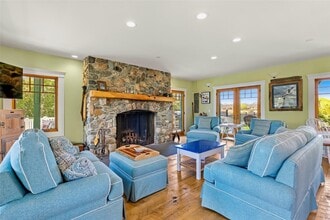 53B S Bay Ave in Southampton, NY - Building Photo - Building Photo