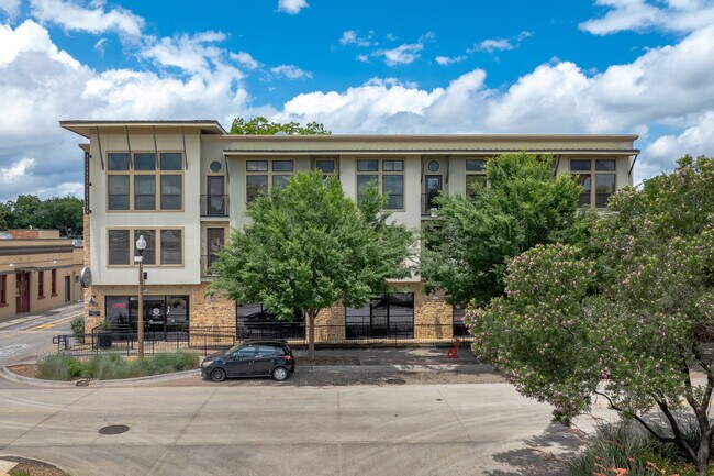 Hickory Street Lofts in Denton, TX - Building Photo - Building Photo