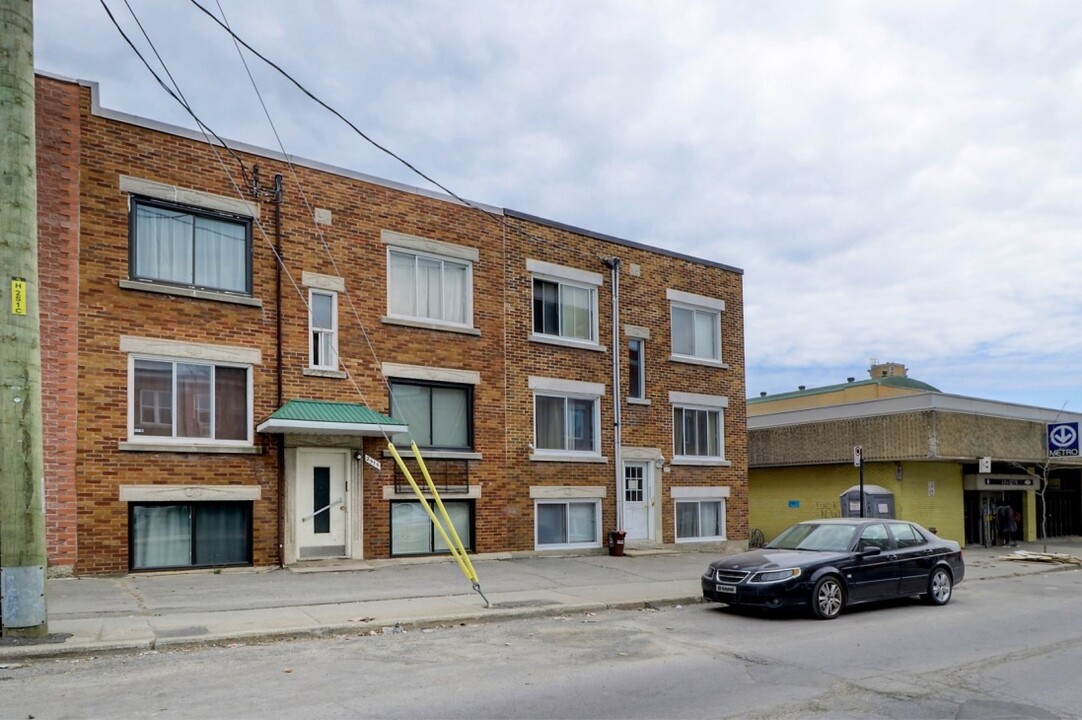 2519 Joliette Rue in Montréal, QC - Building Photo