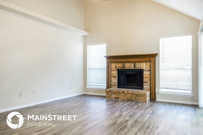 6329 N Park Dr in Watauga, TX - Building Photo - Building Photo