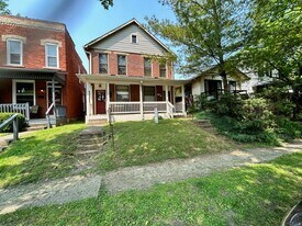 552 Bradley St, Unit duplex in Columbus, OH - Building Photo