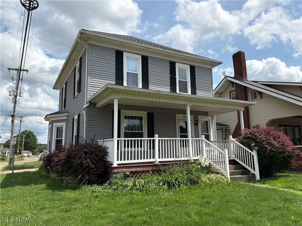 369 4th St NW in New Philadelphia, OH - Building Photo