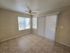 40 Fantasia Ln in Henderson, NV - Building Photo - Building Photo