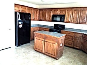 733 Morgan Dr in Burleson, TX - Building Photo - Building Photo
