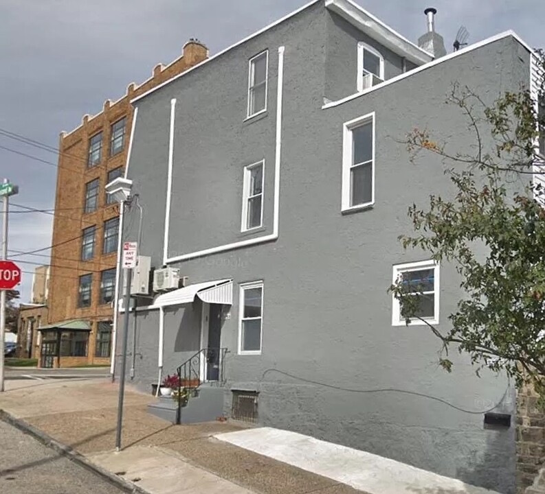 423 Pensdale St in Philadelphia, PA - Building Photo